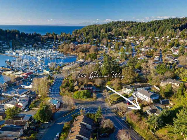 565 GIBSONS WAY