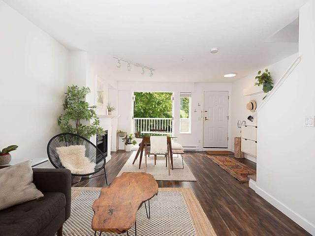 16 - 6577 SOUTHOAKS CRESCENT