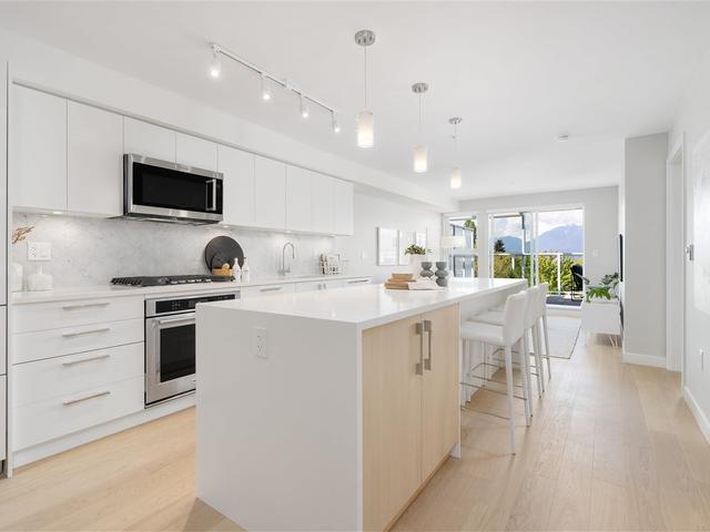 404 - 2508 FRASER STREET