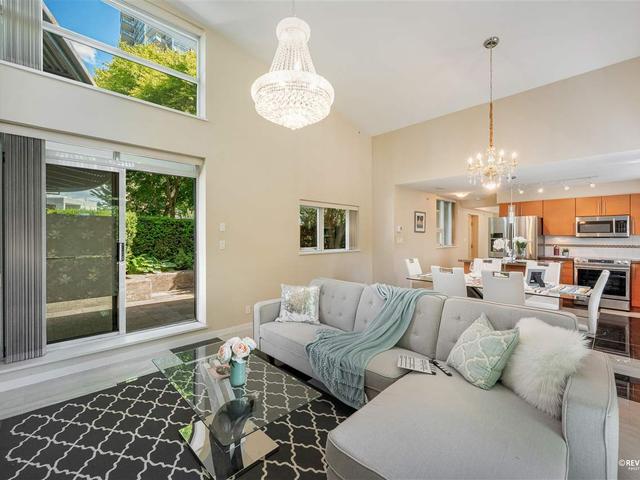 204 - 2225 HOLDOM AVENUE