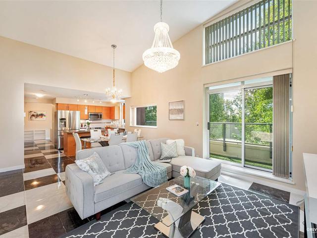 204 - 2225 HOLDOM AVENUE