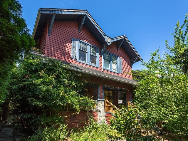 2543 BALACLAVA STREET