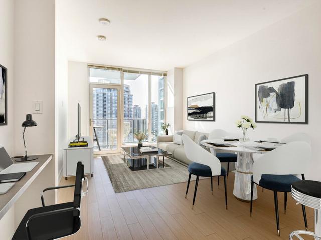 1811 - 7388 KINGSWAY