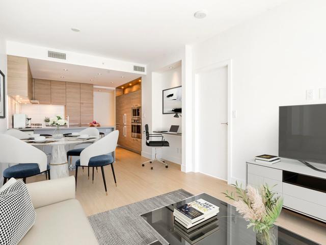 1811 - 7388 KINGSWAY