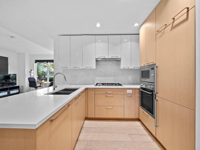 112 - 4033 MAY DRIVE