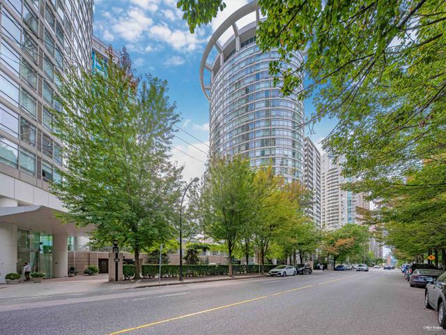 1301 - 1288 ALBERNI STREET
