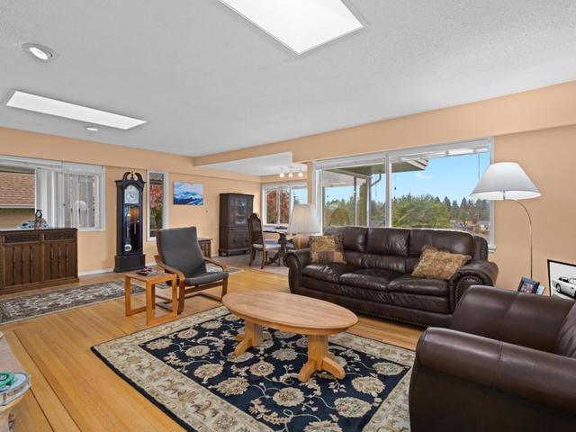 4221 CANTERBURY CRESCENT