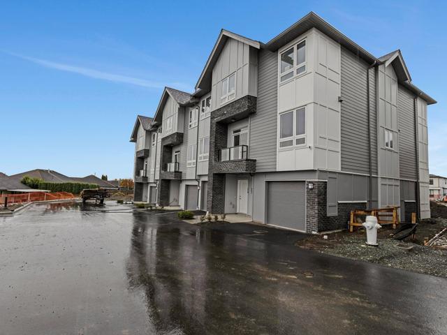 3 - 3323 ROCKHILL PLACE
