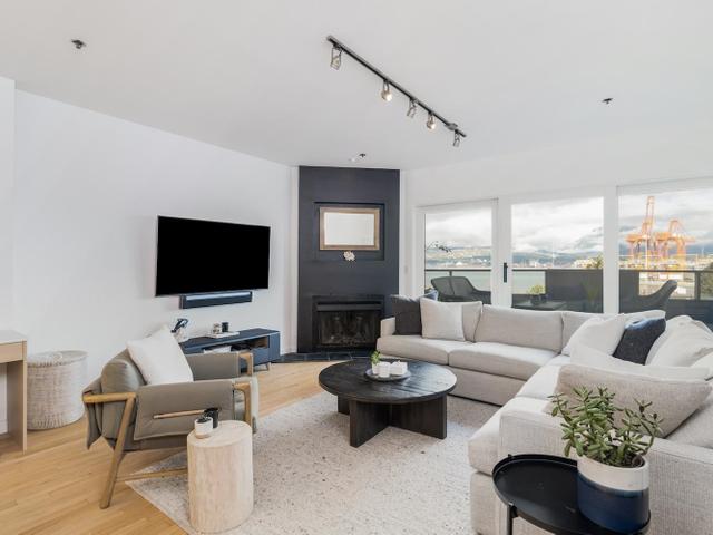 PH501 - 150 ALEXANDER STREET