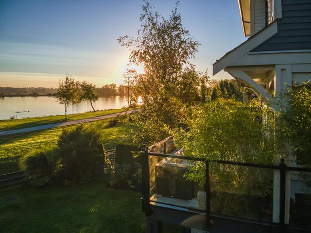 33 - 19538 BISHOPS REACH