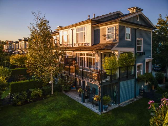 33 - 19538 BISHOPS REACH