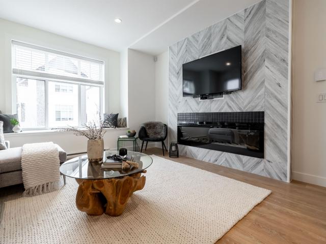 45 - 27735 ROUNDHOUSE DRIVE