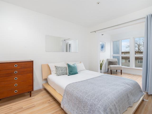 403 - 2133 DUNDAS STREET