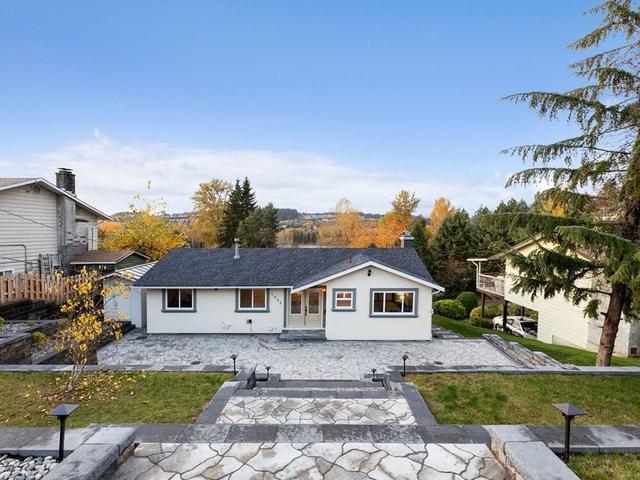 1535 ELINOR CRESCENT