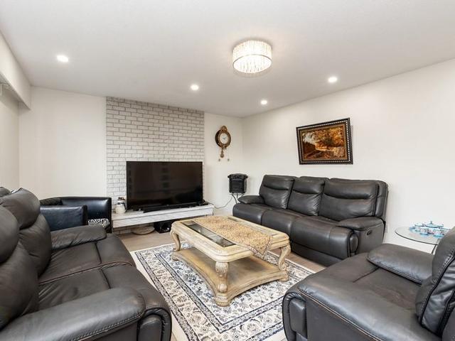 1535 ELINOR CRESCENT