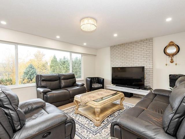 1535 ELINOR CRESCENT