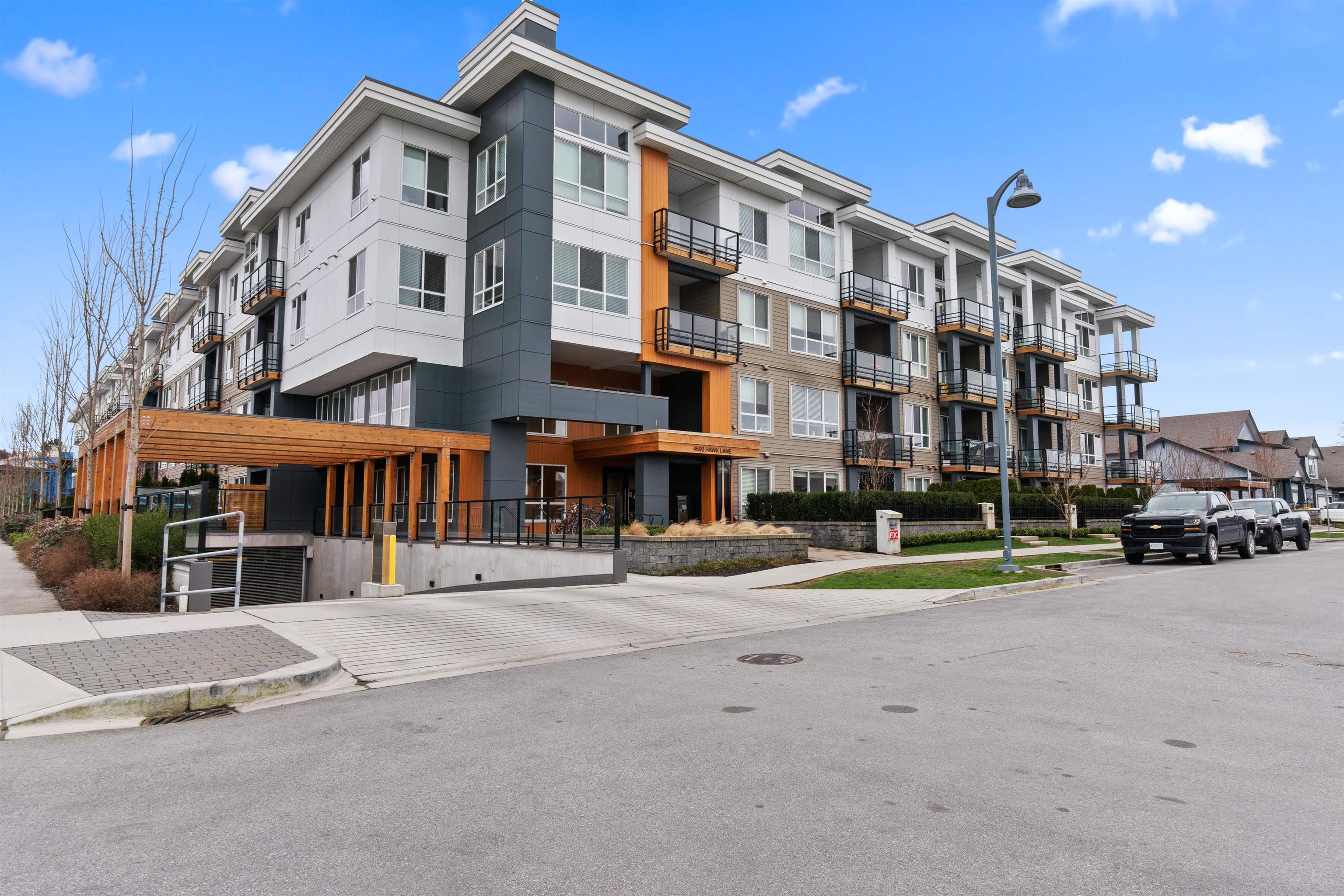 321 4690 HAWK LANE, Tsawwassen Sold, R2666466 Condos.ca