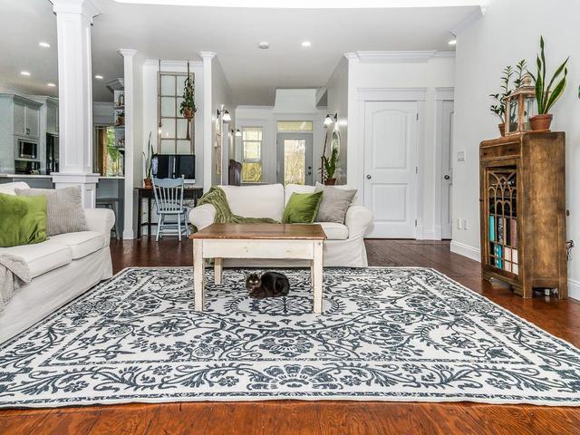7091 HESSLEA CRESCENT