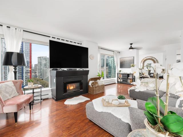 1604 - 183 KEEFER PLACE