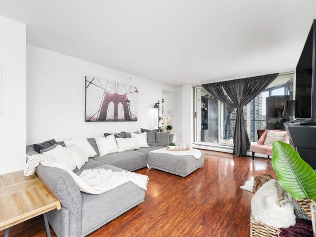 1604 - 183 KEEFER PLACE