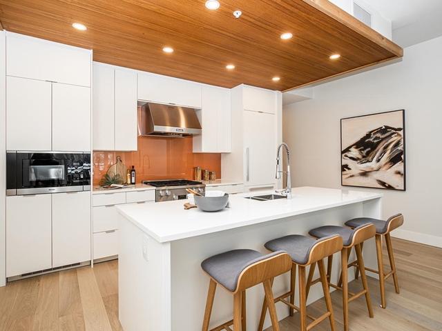 406 - 6707 NELSON AVENUE