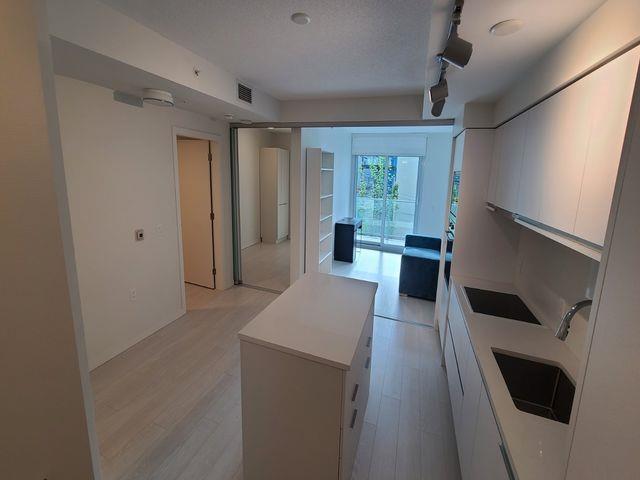 321 - 180 E 2ND AVENUE