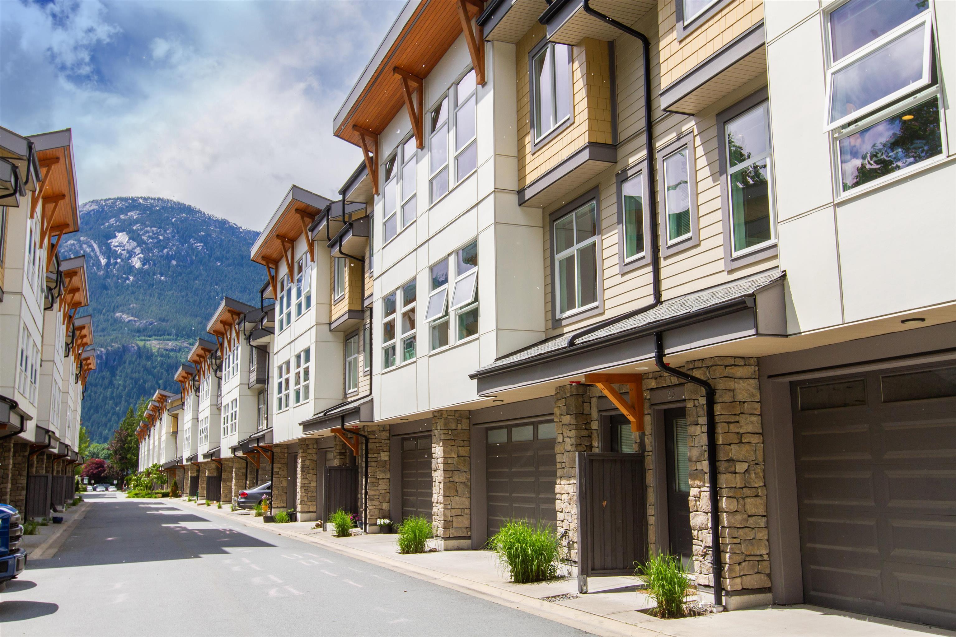 23 39548 LOGGERS LANE, Squamish For Sale 1,189,000 Condos.ca