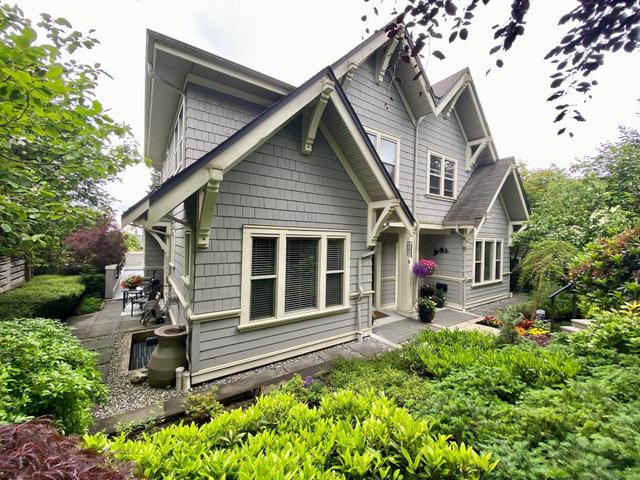 247 E QUEENS ROAD
