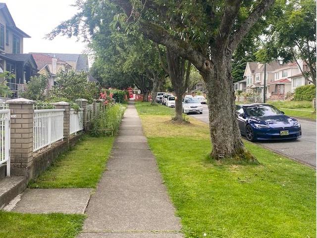 4732 COMMERCIAL STREET