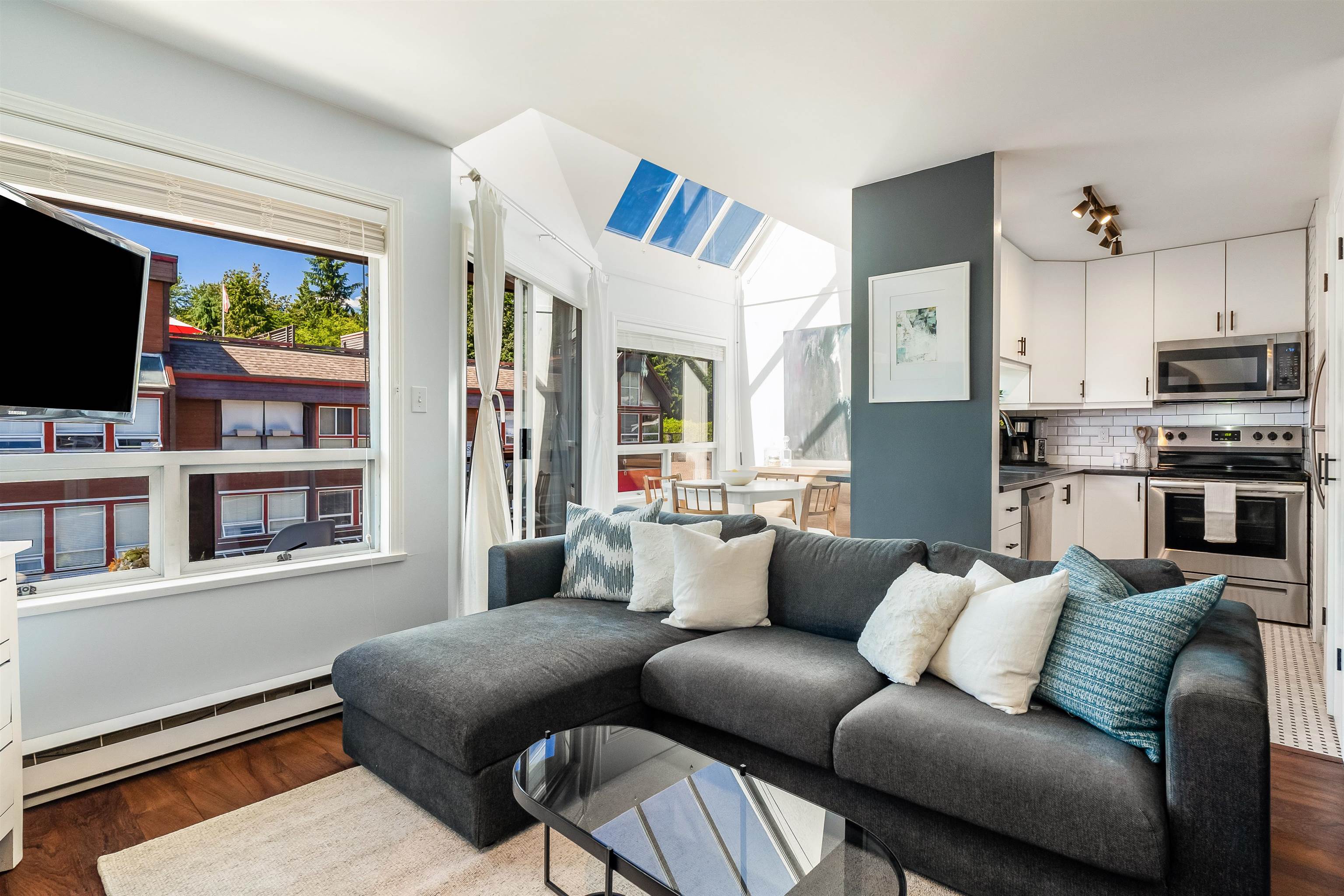 305 3711 DELBROOK AVENUE, North Vancouver Terminated, R2709368