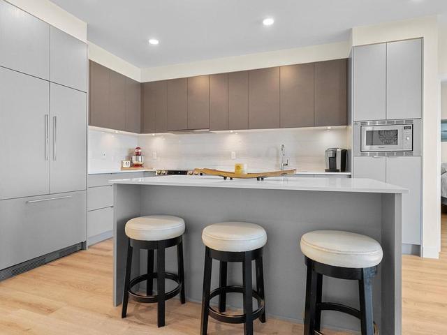 301 - 1892 STARLING DRIVE