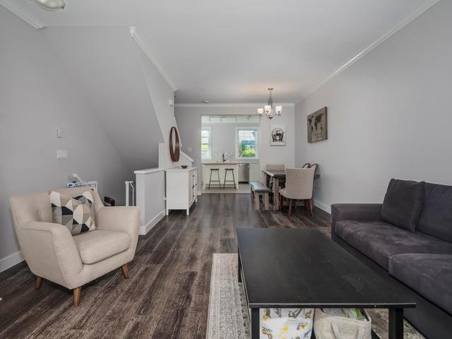 8 - 19572 FRASER WAY