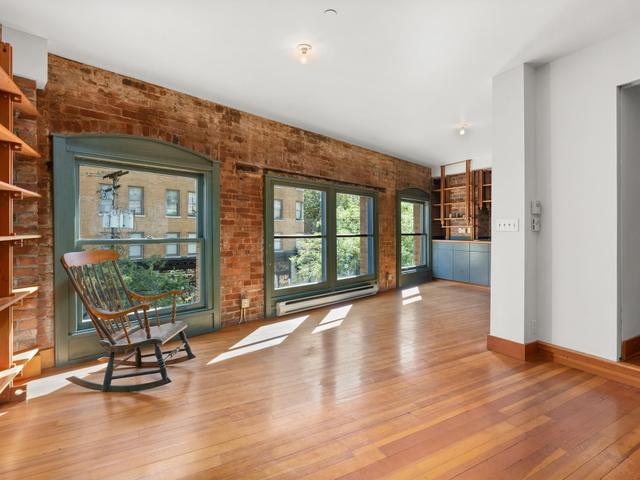 304 - 27 ALEXANDER STREET