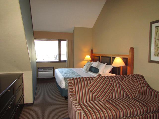 221 - 4220 GATEWAY DRIVE