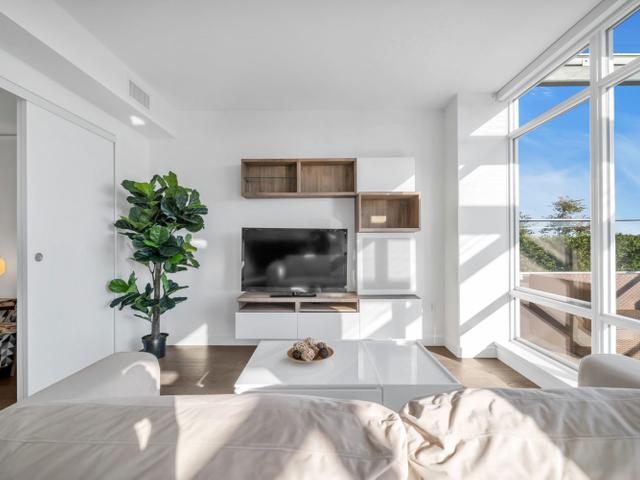 1602 - 5580 NO. 3 ROAD