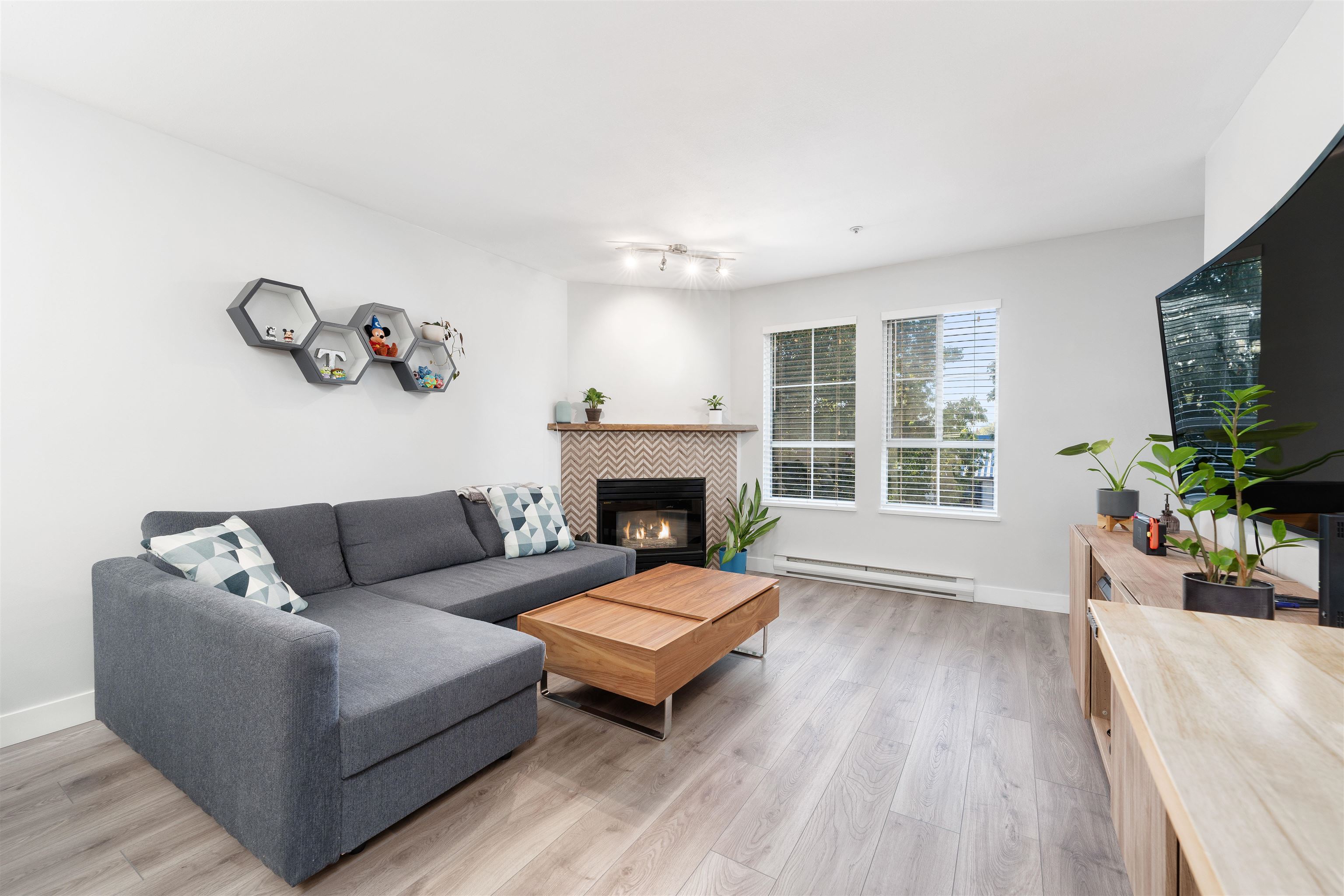 207 295 SCHOOLHOUSE STREET, Coquitlam Sold, R2732505 Condos.ca