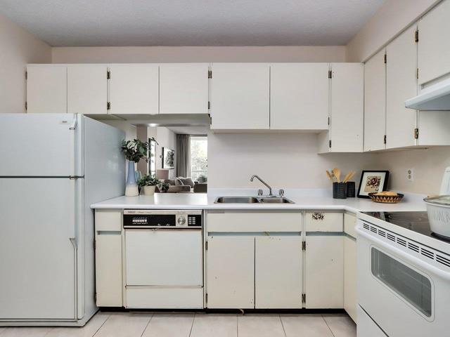 1105 - 2024 FULLERTON AVENUE