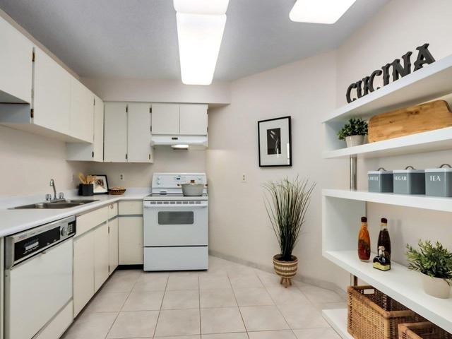 1105 - 2024 FULLERTON AVENUE