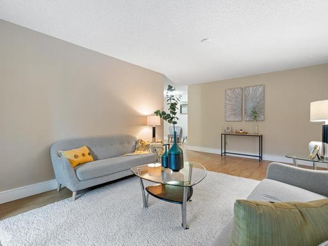 18 - 9000 ASH GROVE CRESCENT
