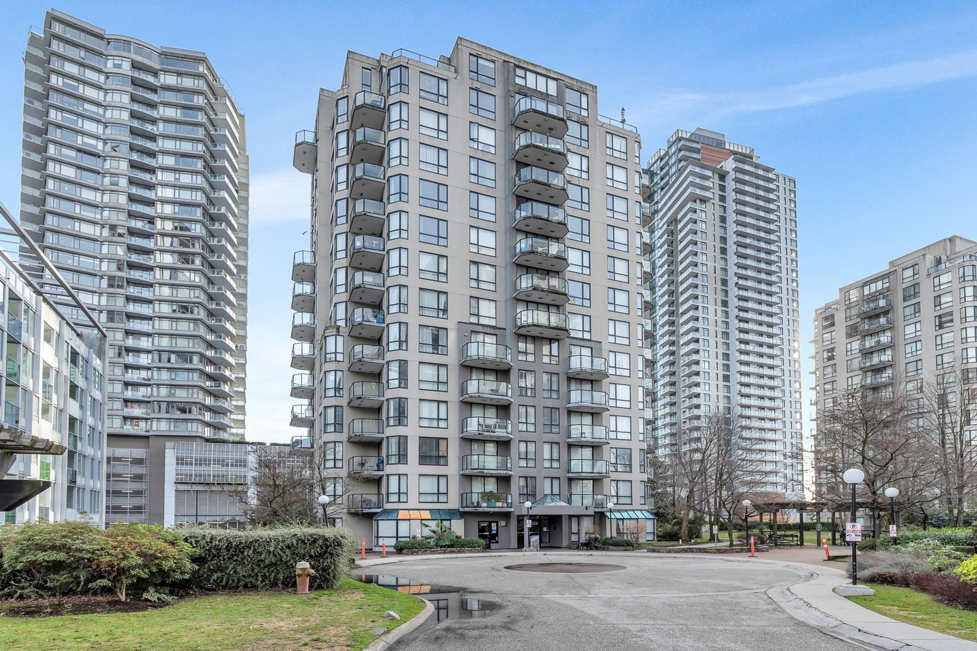 206 828 AGNES STREET, New Westminster Sold, R2748272 Condos.ca