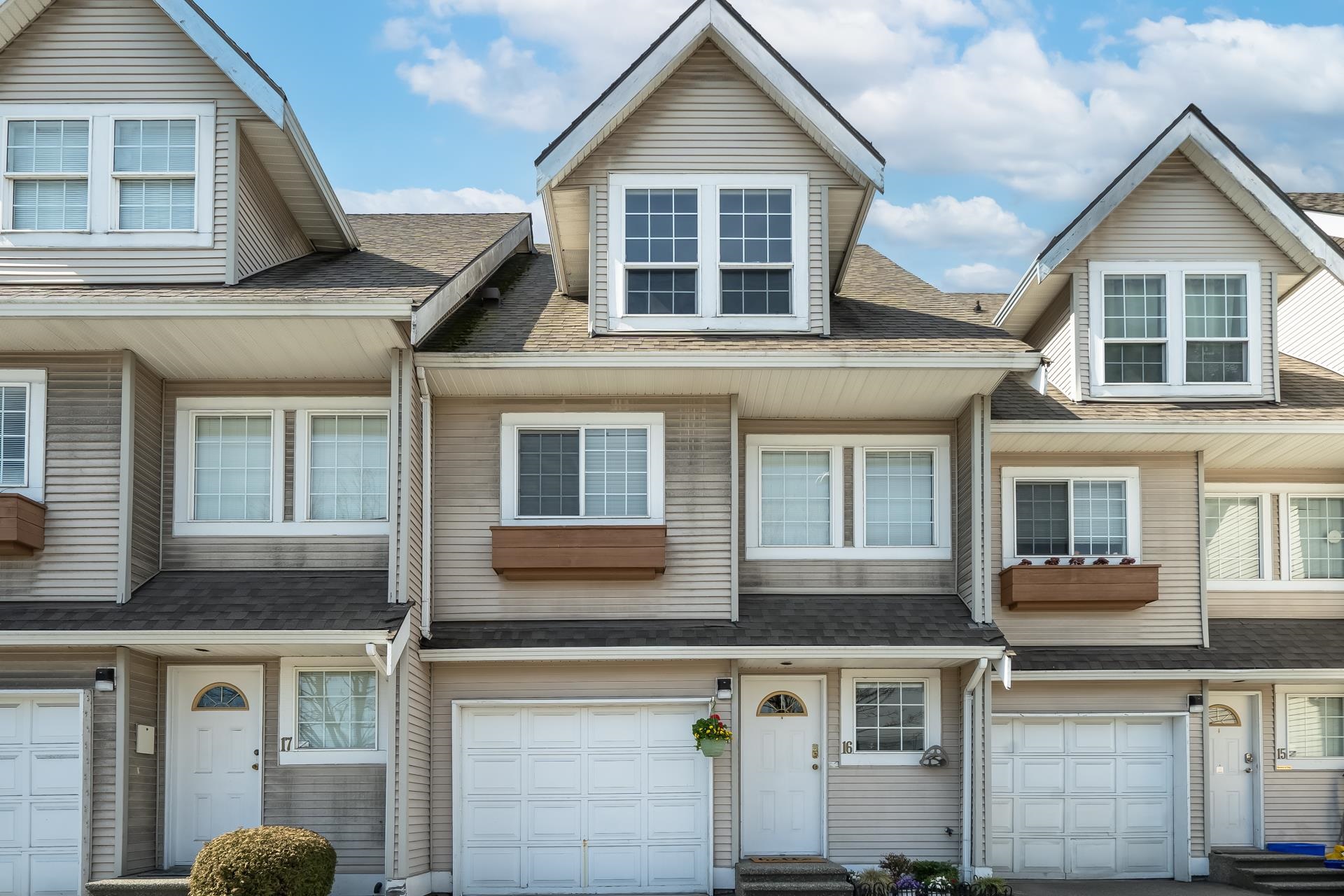 16 19948 WILLOUGHBY WAY, Langley Sold, R2750445 Condos.ca