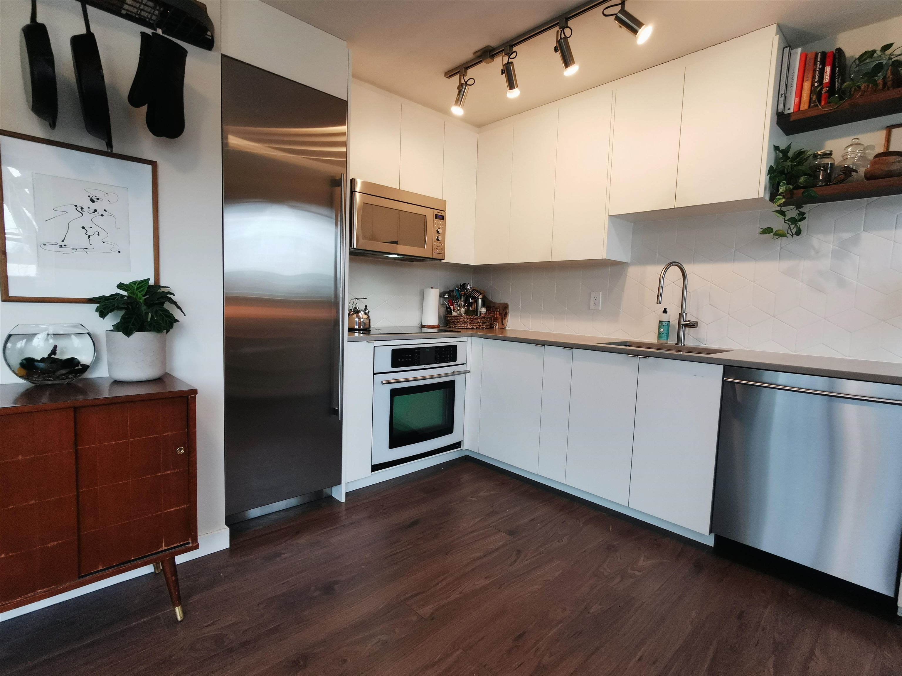 403 33 N TEMPLETON DRIVE, Vancouver Sold, R2787395 Condos.ca