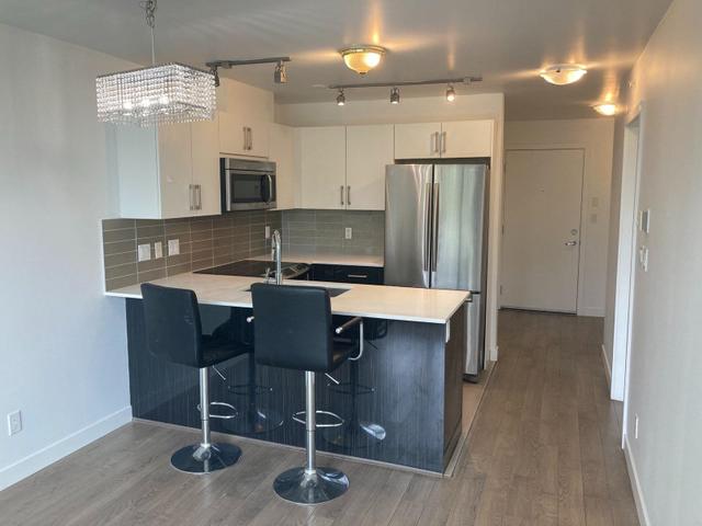 302 - 2689 KINGSWAY