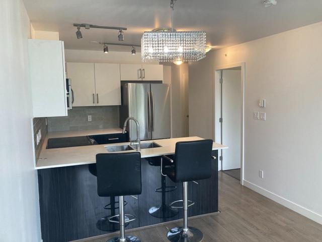 302 - 2689 KINGSWAY