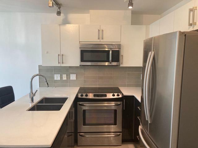 302 - 2689 KINGSWAY