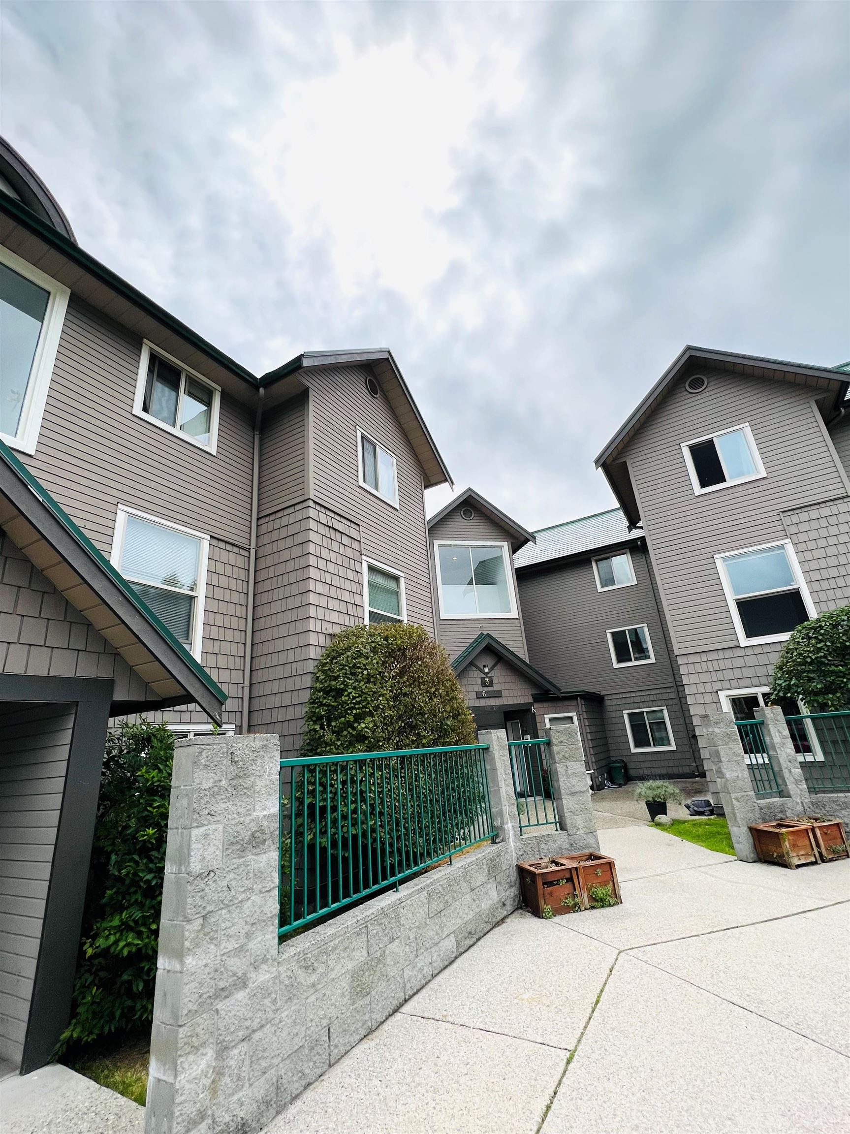 12 622 FARNHAM ROAD, Gibsons For Sale 425,900 Property.ca