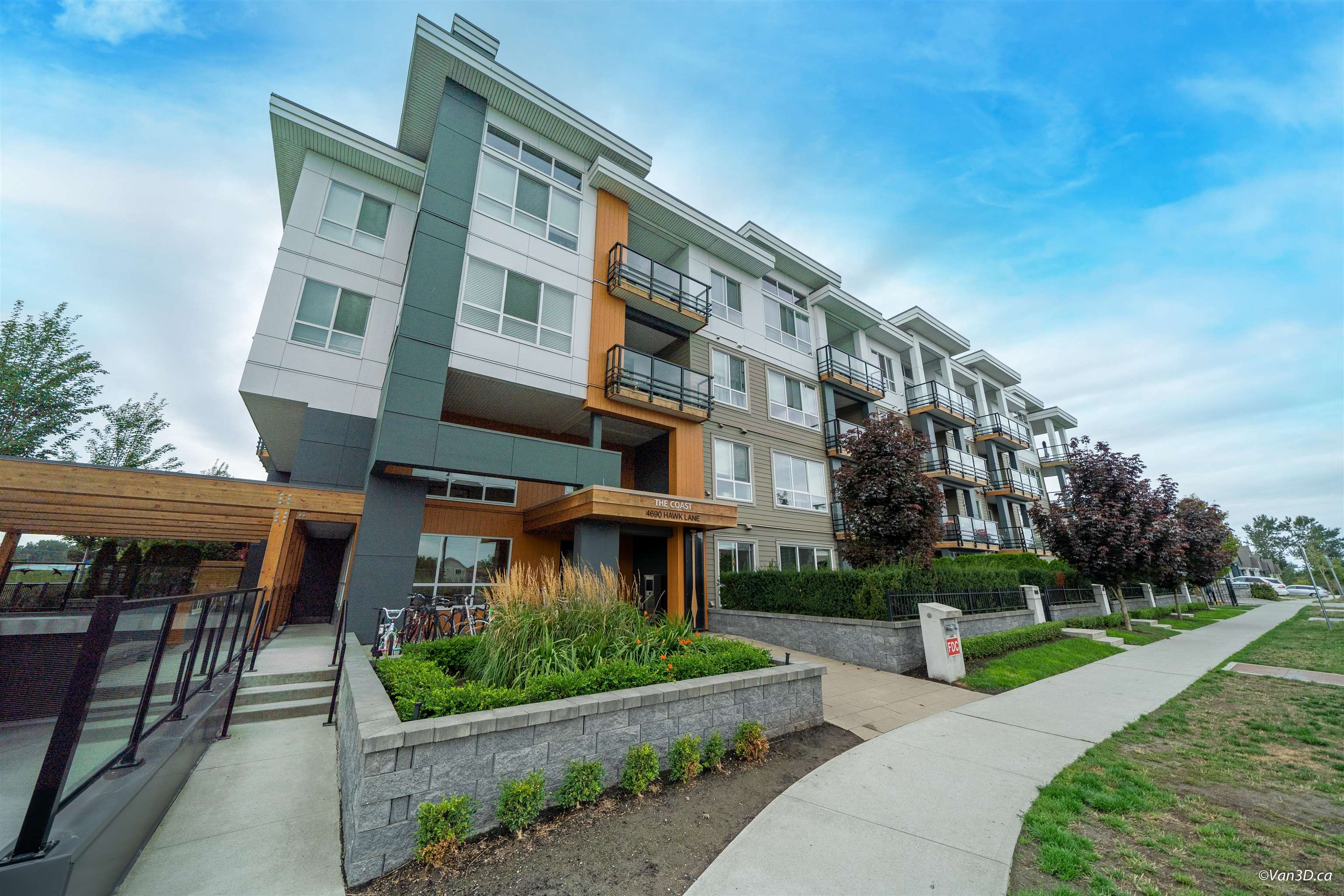 424 4690 HAWK LANE, Tsawwassen Sold, R2817507 Condos.ca