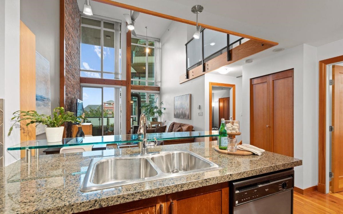 215 7 RIALTO COURT, New Westminster Terminated, R2822891 Condos.ca