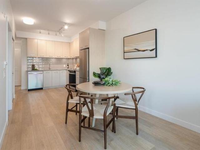 208 - 4933 CLARENDON STREET