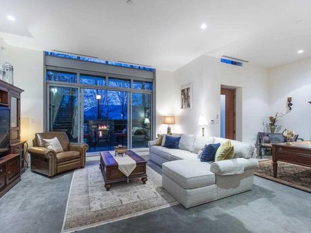 TH - 277 THURLOW STREET